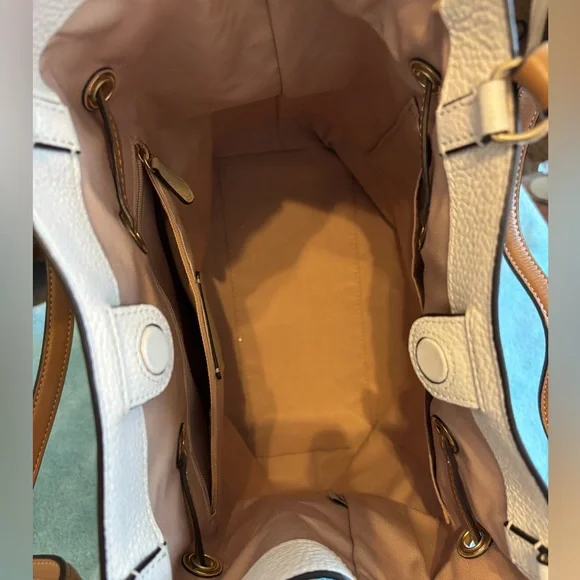 Coach Andy Tote in Chalk white pebbled leather, with tan handles - Picture 9 of 14